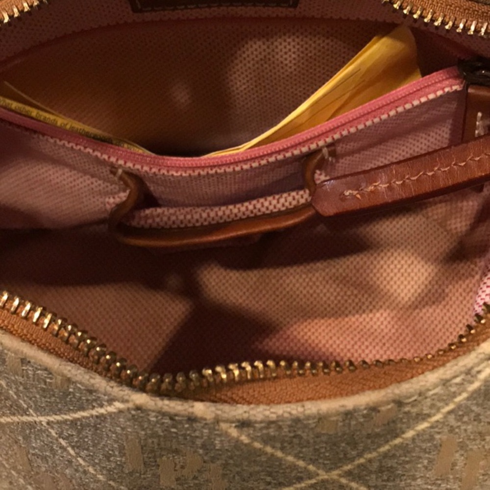 Dooney&Bourke - Picture 4 of 6